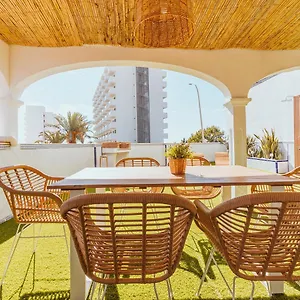 apartamento-con-gran-terraza-junto-a-la-playa.es-andalucia.com/